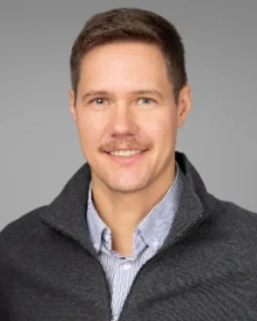 Professional headshot, guided posing example