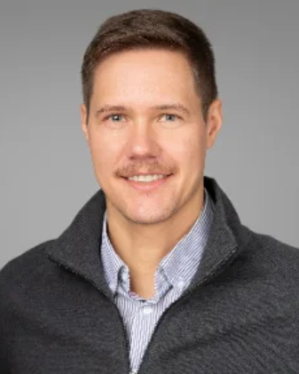 Professional headshot, guided posing example