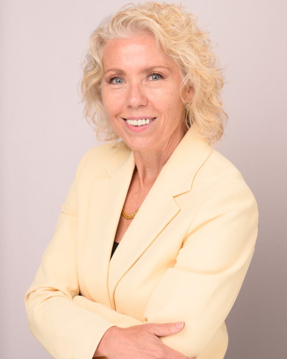 Professional headshot of Mine Dery of IG Wealth Management