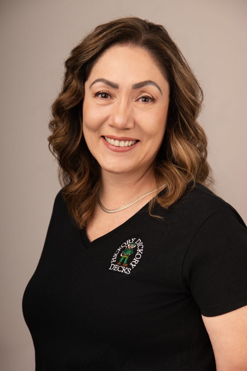 Approachable clinic headshot of Elizabeth Aragon for a practice website