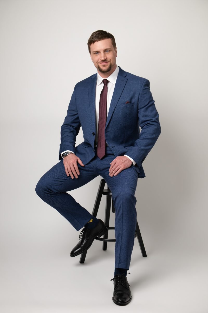 Real estate branding portrait of Lucas Plonka for web banners and social